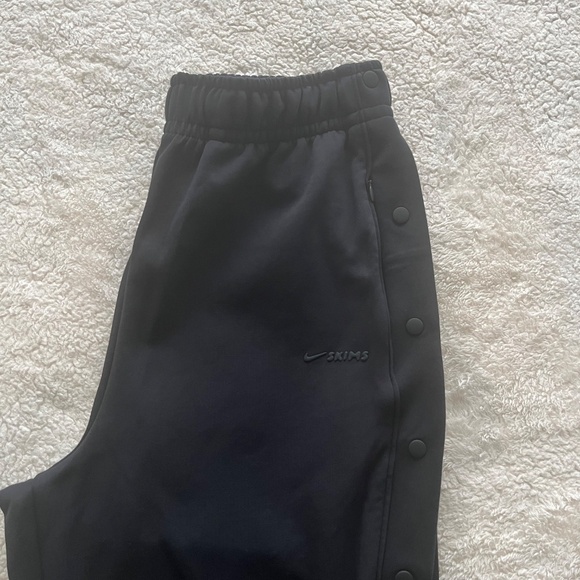 Nike Skims Obsidian Matte Tricot Side Snaps Pants - Size Small - Picture 3 of 6